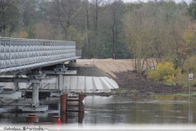 Ostrołęka: Obie nitki tymczasowego mostu już gotowe [ZDJĘCIA] - zdjęcie #6 - eOstroleka.pl