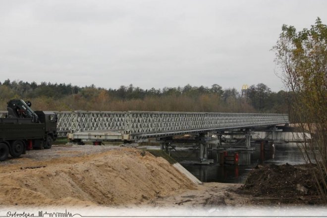 Ostrołęka: Obie nitki tymczasowego mostu już gotowe [ZDJĘCIA] - zdjęcie #11 - eOstroleka.pl