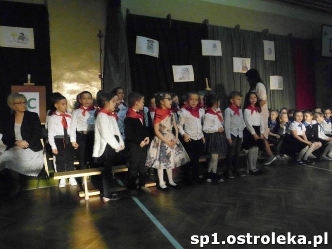 Ostrołęka: Pasowanie „pierwszaków” w SP nr 1 [ZDJĘCIA] - zdjęcie #46 - eOstroleka.pl