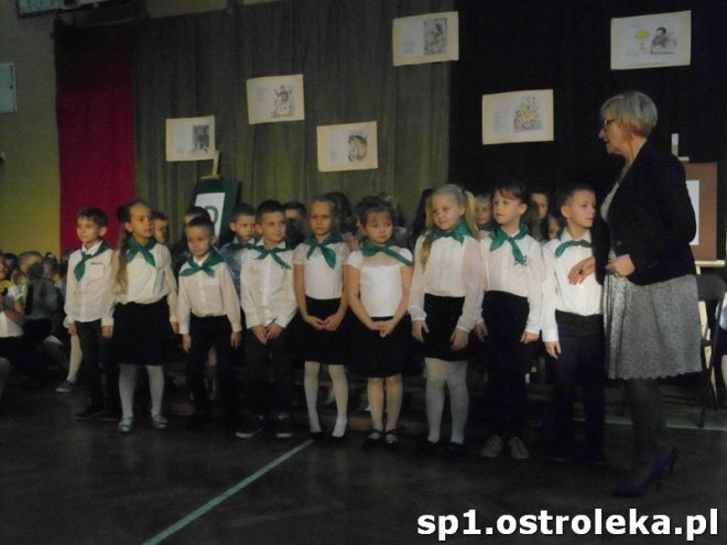 Ostrołęka: Pasowanie „pierwszaków” w SP nr 1 [ZDJĘCIA] - zdjęcie #56 - eOstroleka.pl