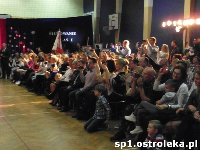 Ostrołęka: Pasowanie „pierwszaków” w SP nr 1 [ZDJĘCIA] - zdjęcie #62 - eOstroleka.pl
