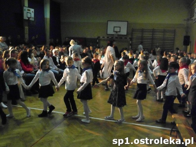 Ostrołęka: Pasowanie „pierwszaków” w SP nr 1 [ZDJĘCIA] - zdjęcie #66 - eOstroleka.pl
