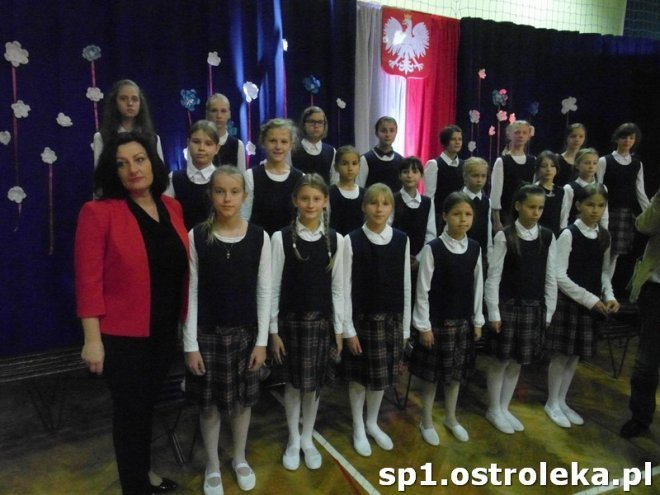 Ostrołęka: Pasowanie „pierwszaków” w SP nr 1 [ZDJĘCIA] - zdjęcie #62 - eOstroleka.pl