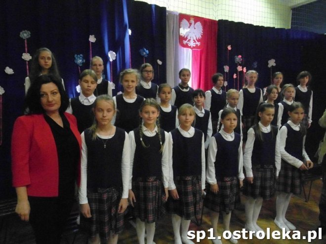 Ostrołęka: Pasowanie „pierwszaków” w SP nr 1 [ZDJĘCIA] - zdjęcie #61 - eOstroleka.pl