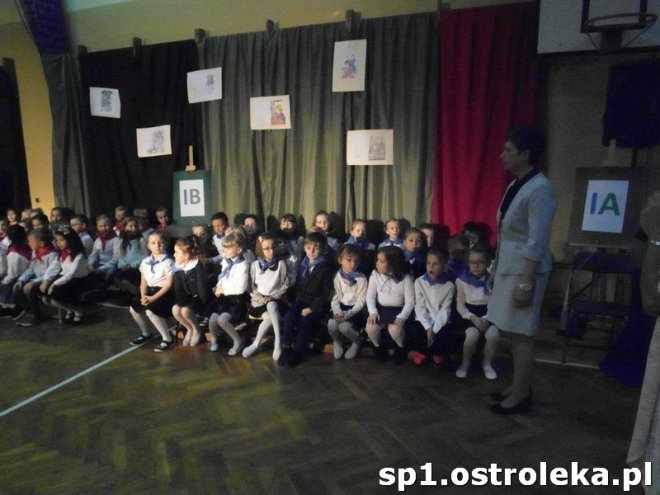 Ostrołęka: Pasowanie „pierwszaków” w SP nr 1 [ZDJĘCIA] - zdjęcie #60 - eOstroleka.pl