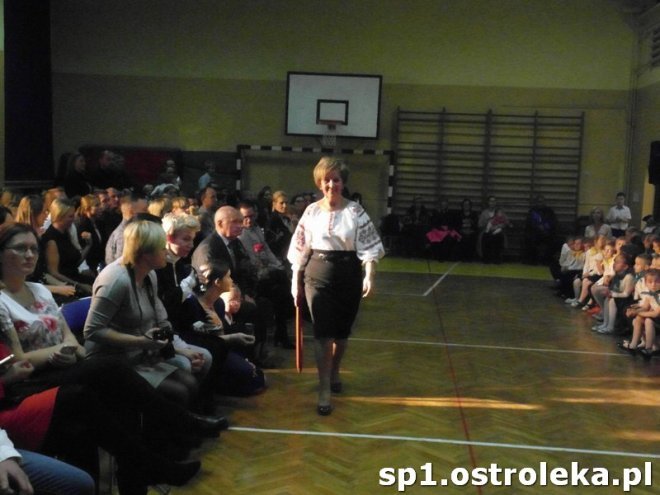 Ostrołęka: Pasowanie „pierwszaków” w SP nr 1 [ZDJĘCIA] - zdjęcie #58 - eOstroleka.pl