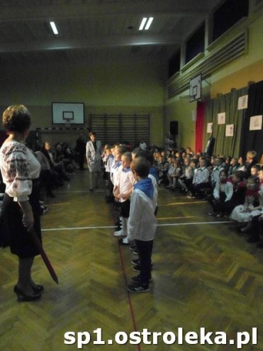 Ostrołęka: Pasowanie „pierwszaków” w SP nr 1 [ZDJĘCIA] - zdjęcie #55 - eOstroleka.pl