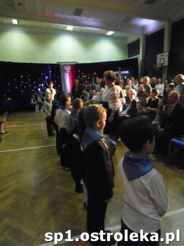 Ostrołęka: Pasowanie „pierwszaków” w SP nr 1 [ZDJĘCIA] - zdjęcie #44 - eOstroleka.pl