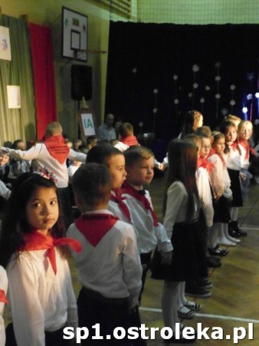 Ostrołęka: Pasowanie „pierwszaków” w SP nr 1 [ZDJĘCIA] - zdjęcie #35 - eOstroleka.pl