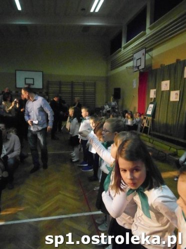 Ostrołęka: Pasowanie „pierwszaków” w SP nr 1 [ZDJĘCIA] - zdjęcie #15 - eOstroleka.pl