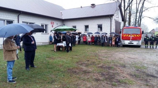 Strażacy ochotnicy z Żerania Małego dostali nowy wóz ratowniczo-gaśniczy [ZDJĘCIA] - zdjęcie #12 - eOstroleka.pl