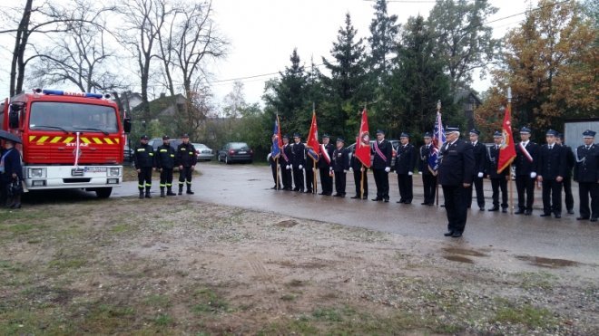 Strażacy ochotnicy z Żerania Małego dostali nowy wóz ratowniczo-gaśniczy [ZDJĘCIA] - zdjęcie #18 - eOstroleka.pl
