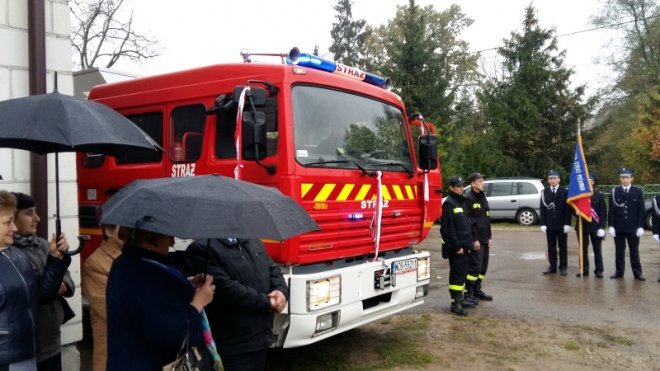 Strażacy ochotnicy z Żerania Małego dostali nowy wóz ratowniczo-gaśniczy [ZDJĘCIA] - zdjęcie #31 - eOstroleka.pl