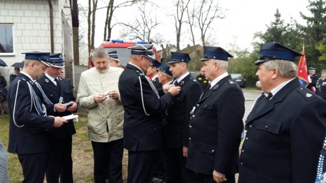 Strażacy ochotnicy z Żerania Małego dostali nowy wóz ratowniczo-gaśniczy [ZDJĘCIA] - zdjęcie #37 - eOstroleka.pl