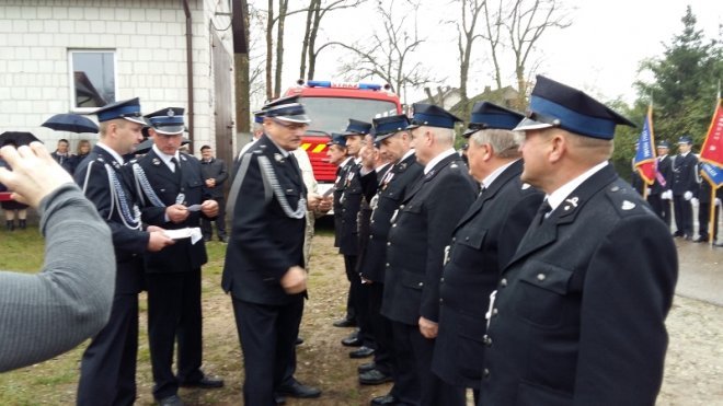 Strażacy ochotnicy z Żerania Małego dostali nowy wóz ratowniczo-gaśniczy [ZDJĘCIA] - zdjęcie #38 - eOstroleka.pl