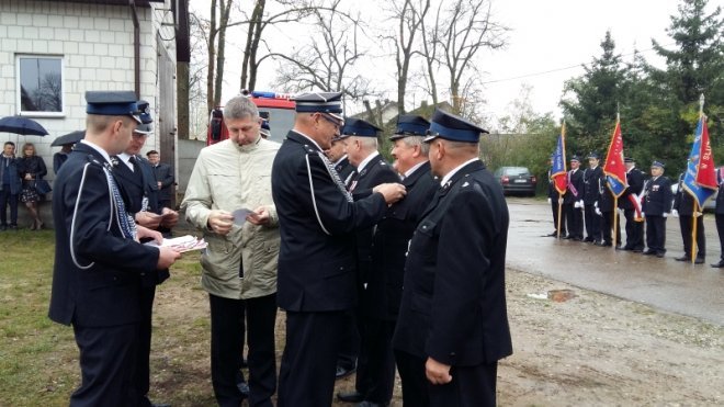 Strażacy ochotnicy z Żerania Małego dostali nowy wóz ratowniczo-gaśniczy [ZDJĘCIA] - zdjęcie #40 - eOstroleka.pl