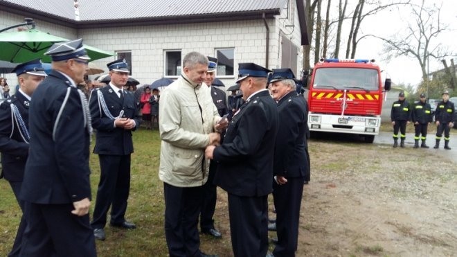 Strażacy ochotnicy z Żerania Małego dostali nowy wóz ratowniczo-gaśniczy [ZDJĘCIA] - zdjęcie #43 - eOstroleka.pl