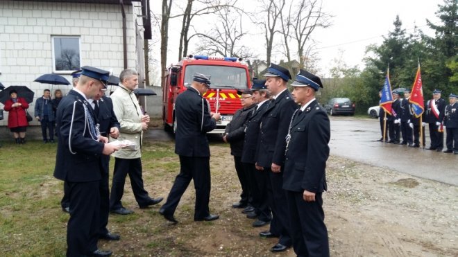 Strażacy ochotnicy z Żerania Małego dostali nowy wóz ratowniczo-gaśniczy [ZDJĘCIA] - zdjęcie #45 - eOstroleka.pl