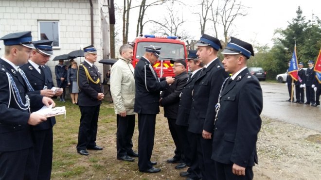 Strażacy ochotnicy z Żerania Małego dostali nowy wóz ratowniczo-gaśniczy [ZDJĘCIA] - zdjęcie #46 - eOstroleka.pl