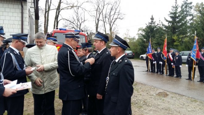 Strażacy ochotnicy z Żerania Małego dostali nowy wóz ratowniczo-gaśniczy [ZDJĘCIA] - zdjęcie #48 - eOstroleka.pl