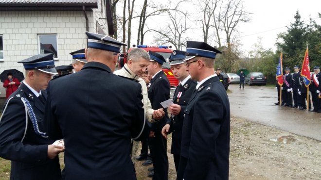 Strażacy ochotnicy z Żerania Małego dostali nowy wóz ratowniczo-gaśniczy [ZDJĘCIA] - zdjęcie #51 - eOstroleka.pl