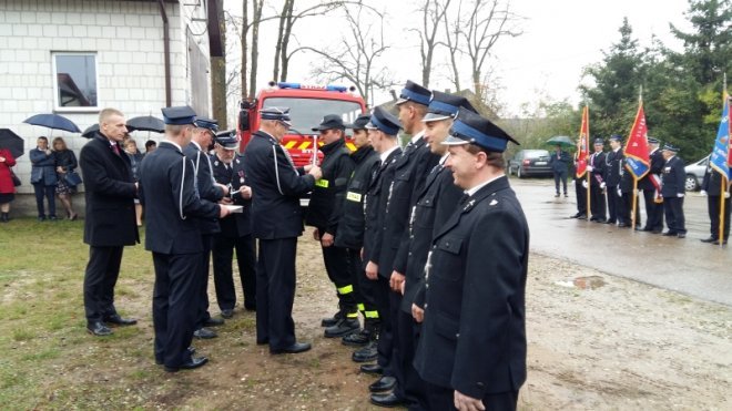 Strażacy ochotnicy z Żerania Małego dostali nowy wóz ratowniczo-gaśniczy [ZDJĘCIA] - zdjęcie #55 - eOstroleka.pl
