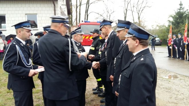 Strażacy ochotnicy z Żerania Małego dostali nowy wóz ratowniczo-gaśniczy [ZDJĘCIA] - zdjęcie #59 - eOstroleka.pl