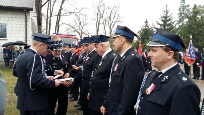 Strażacy ochotnicy z Żerania Małego dostali nowy wóz ratowniczo-gaśniczy [ZDJĘCIA] - zdjęcie #76 - eOstroleka.pl