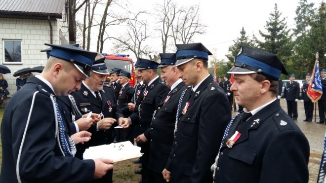 Strażacy ochotnicy z Żerania Małego dostali nowy wóz ratowniczo-gaśniczy [ZDJĘCIA] - zdjęcie #78 - eOstroleka.pl