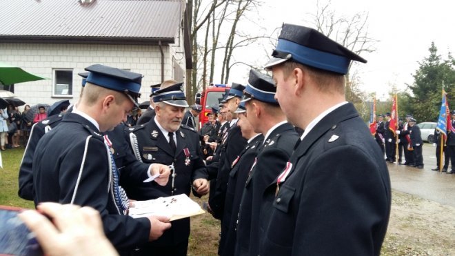 Strażacy ochotnicy z Żerania Małego dostali nowy wóz ratowniczo-gaśniczy [ZDJĘCIA] - zdjęcie #35 - eOstroleka.pl