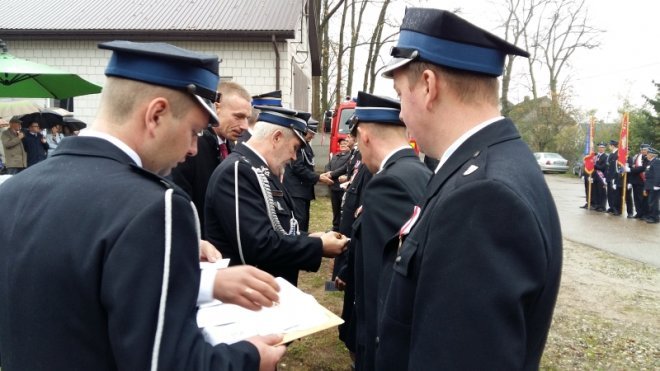 Strażacy ochotnicy z Żerania Małego dostali nowy wóz ratowniczo-gaśniczy [ZDJĘCIA] - zdjęcie #82 - eOstroleka.pl