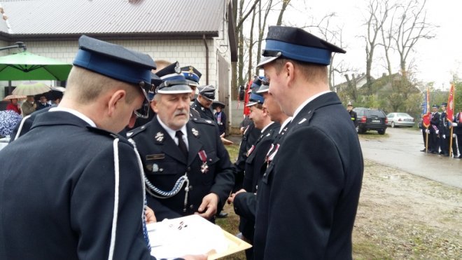 Strażacy ochotnicy z Żerania Małego dostali nowy wóz ratowniczo-gaśniczy [ZDJĘCIA] - zdjęcie #32 - eOstroleka.pl
