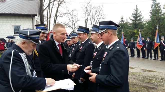 Strażacy ochotnicy z Żerania Małego dostali nowy wóz ratowniczo-gaśniczy [ZDJĘCIA] - zdjęcie #28 - eOstroleka.pl