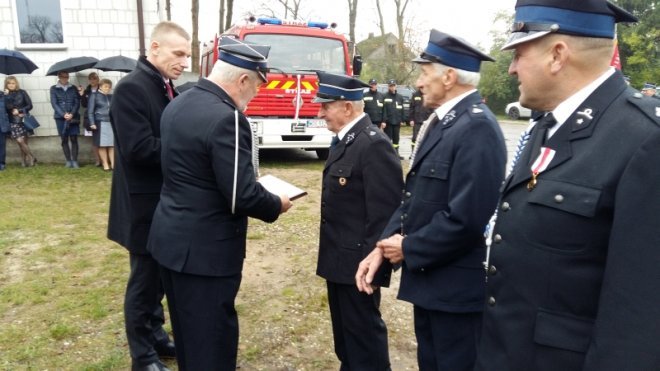 Strażacy ochotnicy z Żerania Małego dostali nowy wóz ratowniczo-gaśniczy [ZDJĘCIA] - zdjęcie #23 - eOstroleka.pl