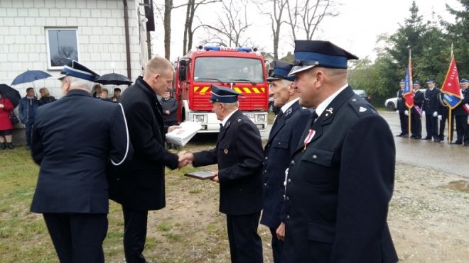 Strażacy ochotnicy z Żerania Małego dostali nowy wóz ratowniczo-gaśniczy [ZDJĘCIA] - zdjęcie #93 - eOstroleka.pl