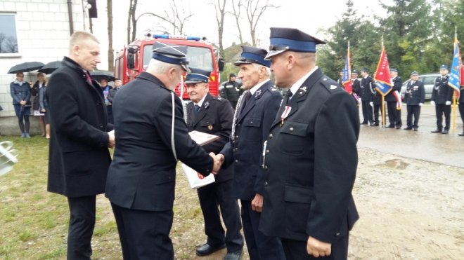 Strażacy ochotnicy z Żerania Małego dostali nowy wóz ratowniczo-gaśniczy [ZDJĘCIA] - zdjęcie #21 - eOstroleka.pl