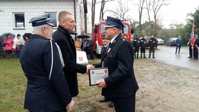 Strażacy ochotnicy z Żerania Małego dostali nowy wóz ratowniczo-gaśniczy [ZDJĘCIA] - zdjęcie #18 - eOstroleka.pl