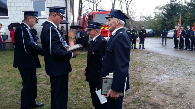 Strażacy ochotnicy z Żerania Małego dostali nowy wóz ratowniczo-gaśniczy [ZDJĘCIA] - zdjęcie #99 - eOstroleka.pl