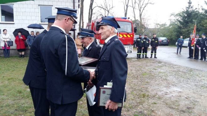 Strażacy ochotnicy z Żerania Małego dostali nowy wóz ratowniczo-gaśniczy [ZDJĘCIA] - zdjęcie #14 - eOstroleka.pl