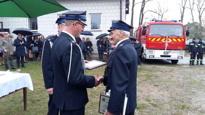 Strażacy ochotnicy z Żerania Małego dostali nowy wóz ratowniczo-gaśniczy [ZDJĘCIA] - zdjęcie #102 - eOstroleka.pl