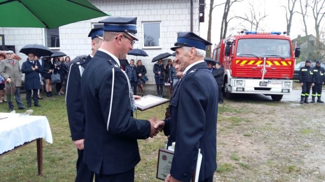 Strażacy ochotnicy z Żerania Małego dostali nowy wóz ratowniczo-gaśniczy [ZDJĘCIA] - zdjęcie #13 - eOstroleka.pl