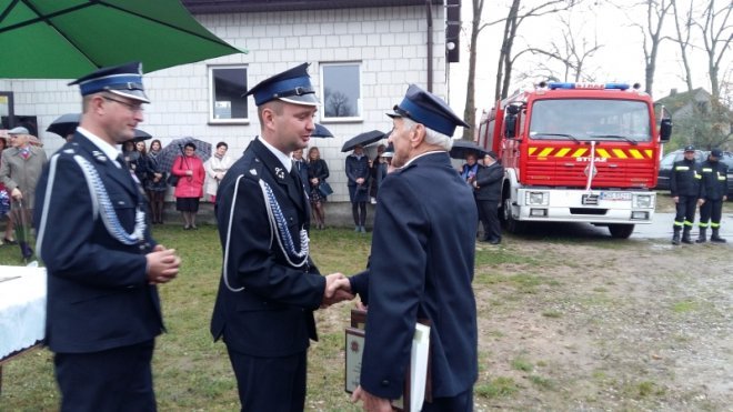 Strażacy ochotnicy z Żerania Małego dostali nowy wóz ratowniczo-gaśniczy [ZDJĘCIA] - zdjęcie #12 - eOstroleka.pl