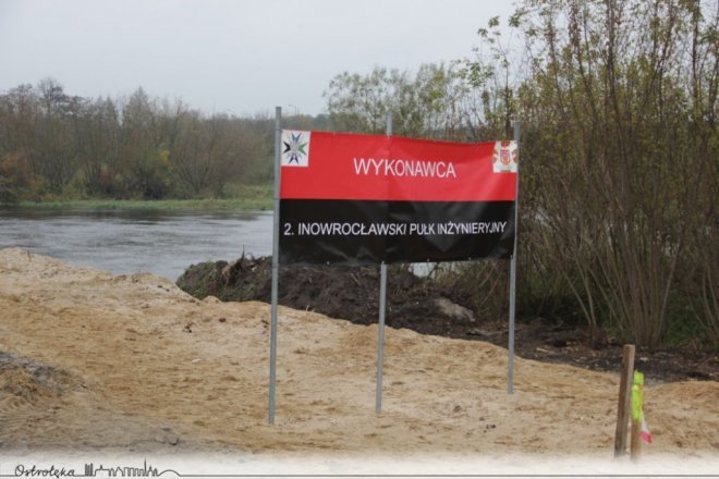 Budowa mostu tymczasowego. Saperzy zameldowali wykonanie zadania [ZDJĘCIA] - zdjęcie #2 - eOstroleka.pl