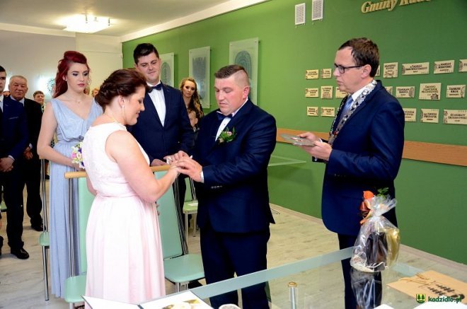 Wójt Kadzidła Dariusz Łukaszewski udzielił ślubu młodej parze [ZDJĘCIA] - zdjęcie #10 - eOstroleka.pl