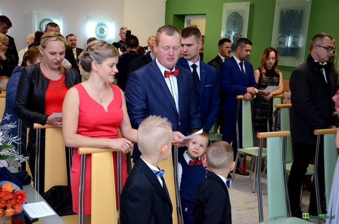 Wójt Kadzidła Dariusz Łukaszewski udzielił ślubu młodej parze [ZDJĘCIA] - zdjęcie #14 - eOstroleka.pl