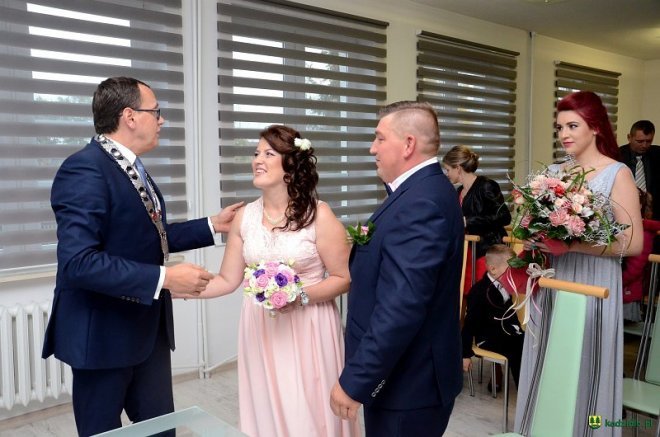 Wójt Kadzidła Dariusz Łukaszewski udzielił ślubu młodej parze [ZDJĘCIA] - zdjęcie #25 - eOstroleka.pl