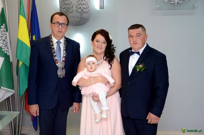 Wójt Kadzidła Dariusz Łukaszewski udzielił ślubu młodej parze [ZDJĘCIA] - zdjęcie #31 - eOstroleka.pl
