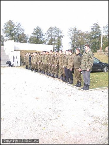 Młodzi „Czwartacy” ćwiczyli musztrę na Fortach Bema [ZDJĘCIA] - zdjęcie #1 - eOstroleka.pl