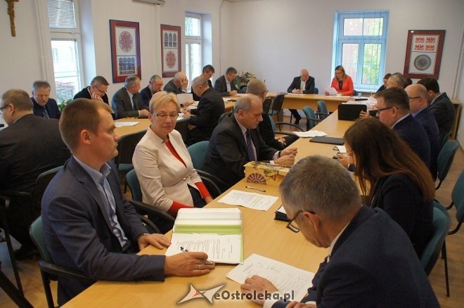 „Porządkowa” sesja Rady Powiatu w Ostrołęce [WIDEO, ZDJĘCIA] - zdjęcie #1 - eOstroleka.pl