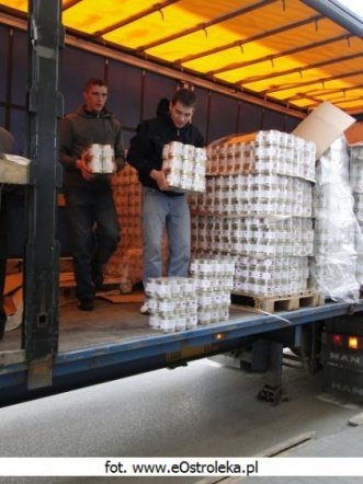 5 ton żywności dla PCK (24.03.2010) - zdjęcie #9 - eOstroleka.pl
